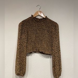Rouched long sleeve leopard print crop top